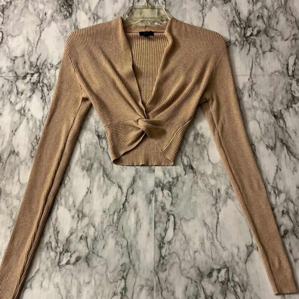 Elegant Beige Ribbed Knit Cropped Sweater with Knotted Front